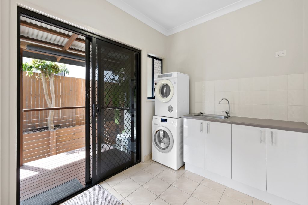 3 Coral Cove Court, Blacks Beach, QLD 4740 AUS