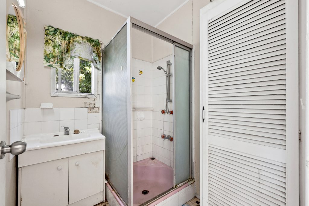 18 Lloyd Street, West Mackay, QLD 4740 AUS