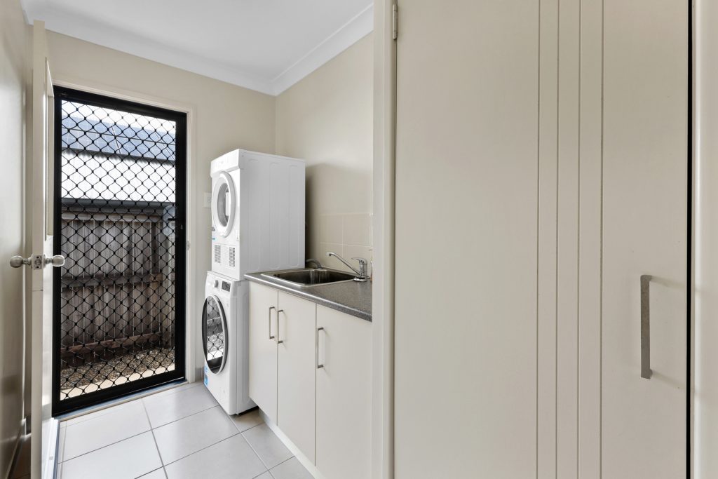 10 Herbert Way, Rural View, QLD 4740 AUS