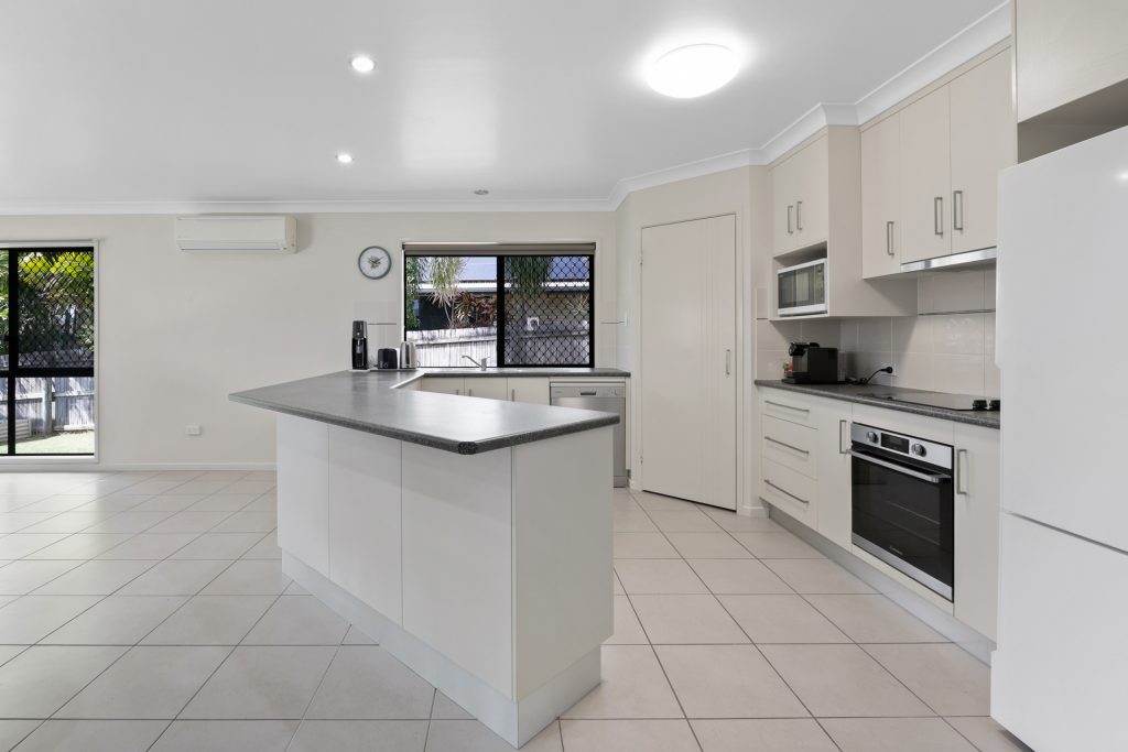 10 Herbert Way, Rural View, QLD 4740 AUS