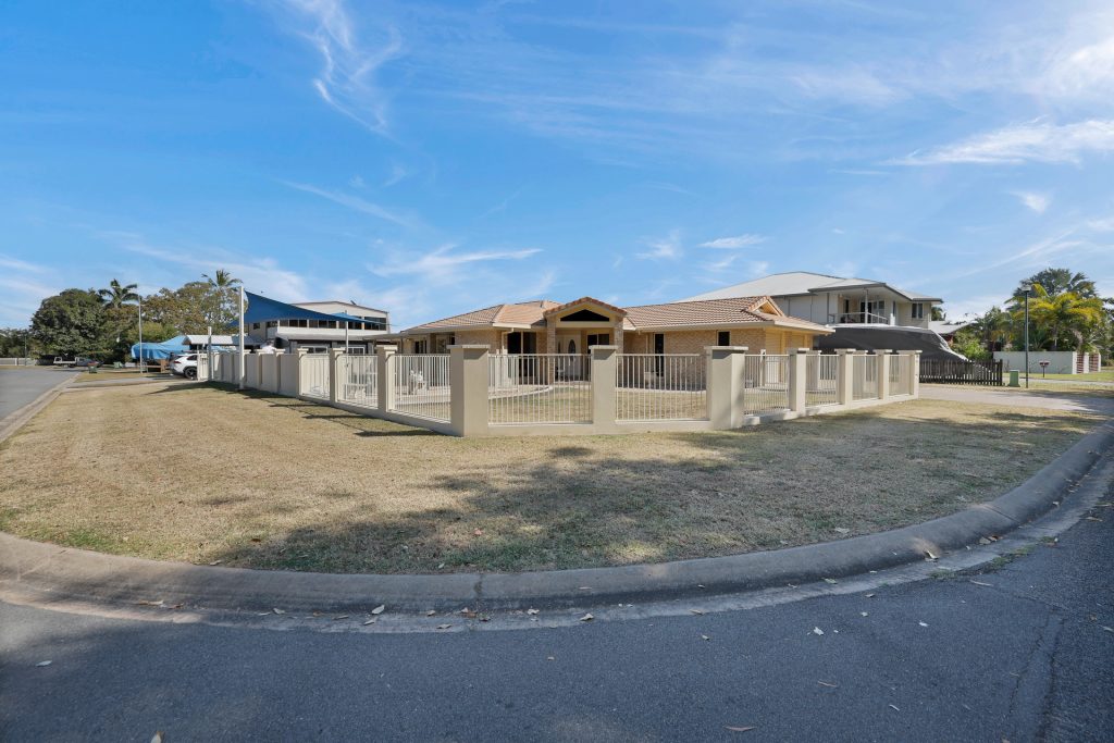 116 Binnington Esplanade, East Mackay, QLD 4740 AUS