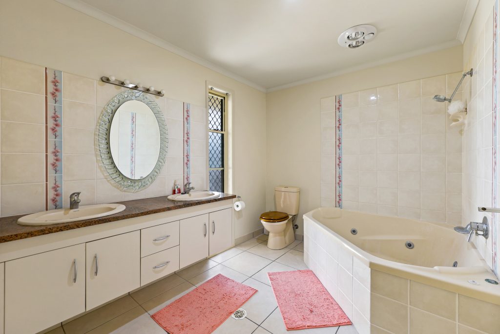 116 Binnington Esplanade, East Mackay, QLD 4740 AUS