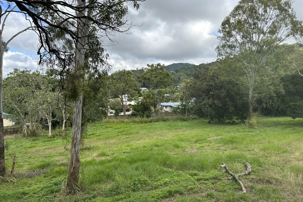 14 Diamond Crescent, Sarina, QLD 4737 AUS