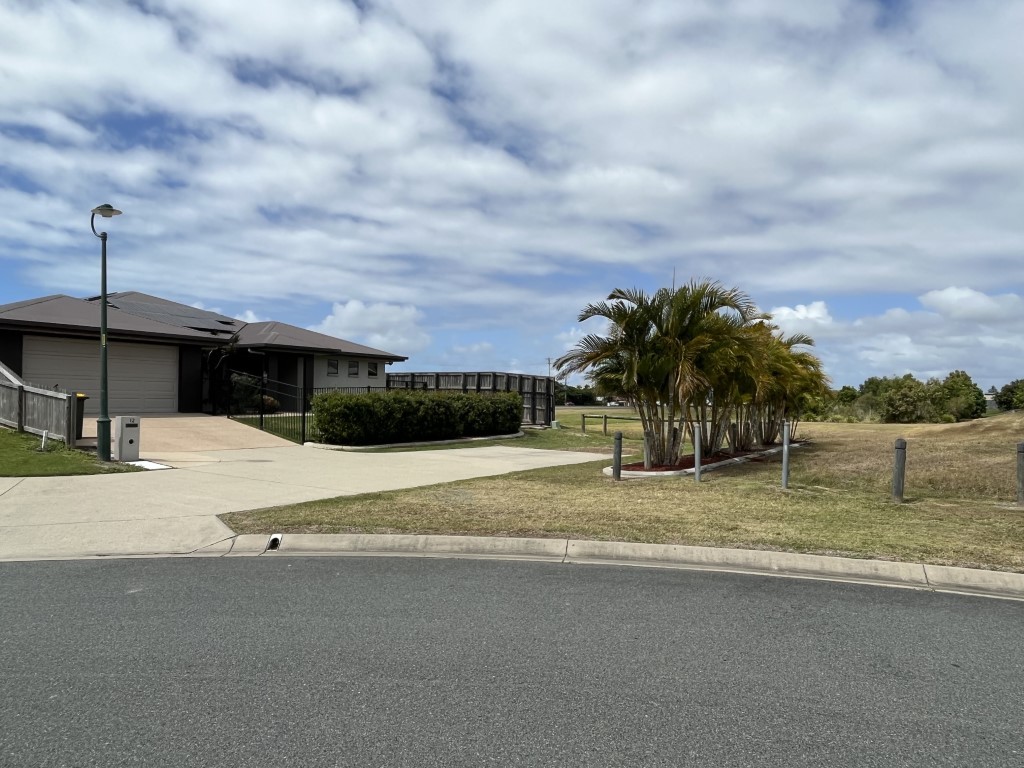 12 Lancaster Way, Ooralea, QLD 4740 AUS