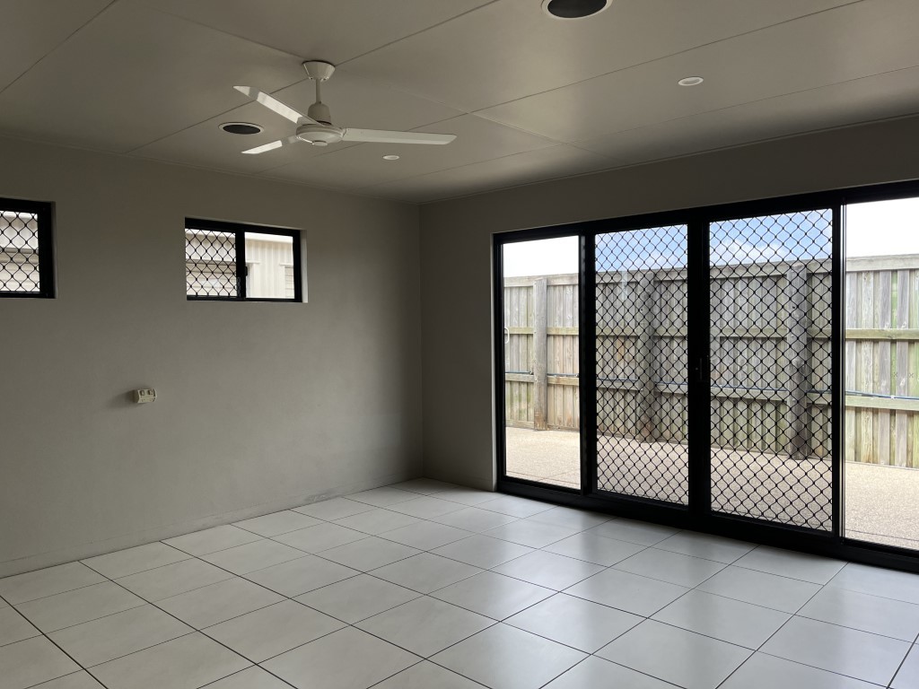 12 Lancaster Way, Ooralea, QLD 4740 AUS