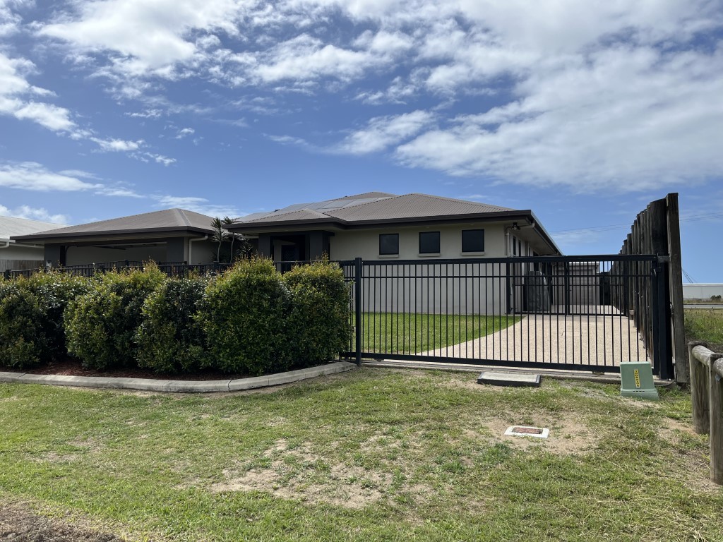 12 Lancaster Way, Ooralea, QLD 4740 AUS