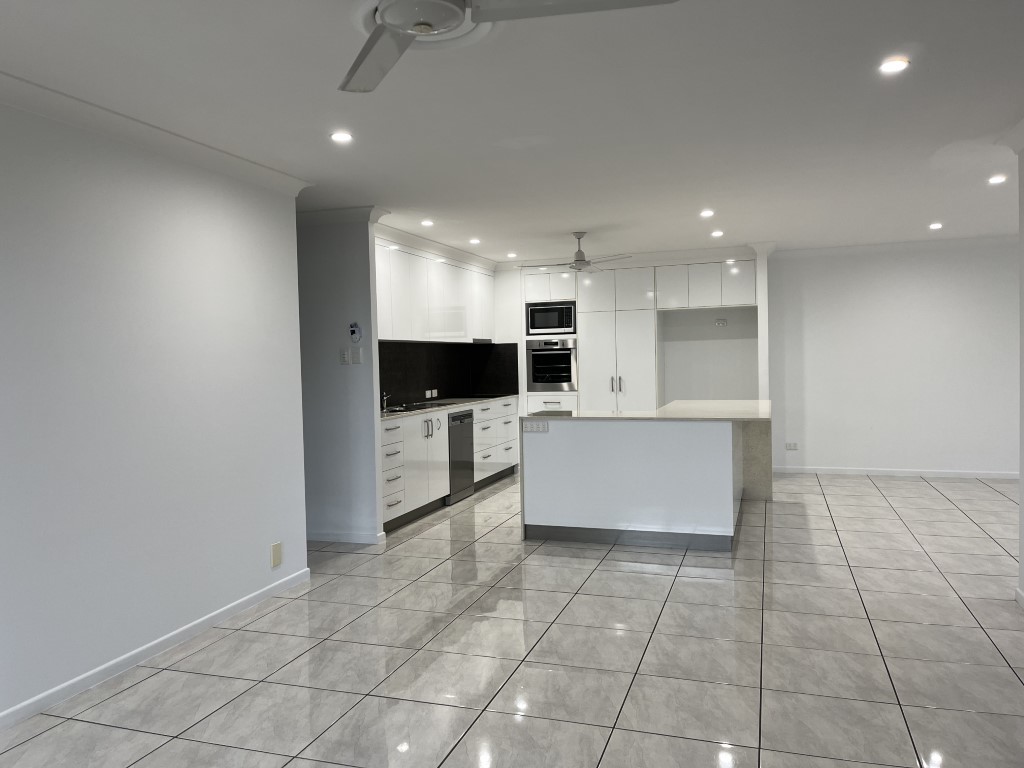 12 Lancaster Way, Ooralea, QLD 4740 AUS