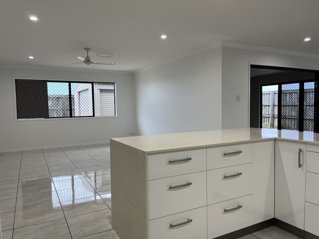 12 Lancaster Way, Ooralea, QLD 4740 AUS