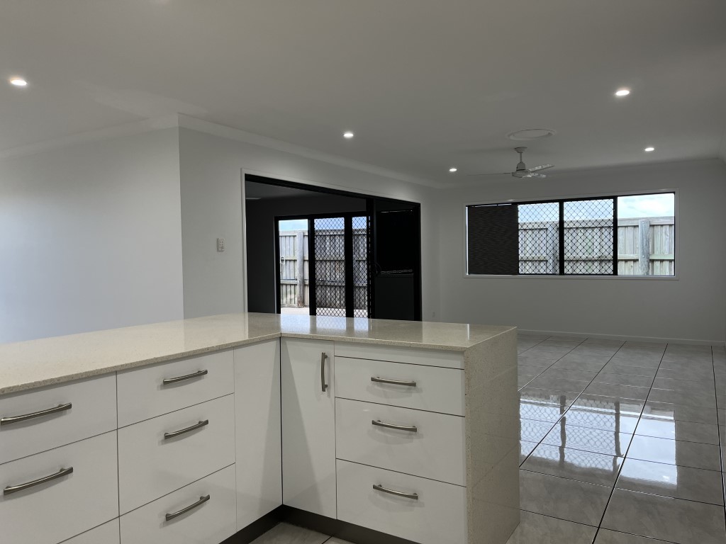 12 Lancaster Way, Ooralea, QLD 4740 AUS