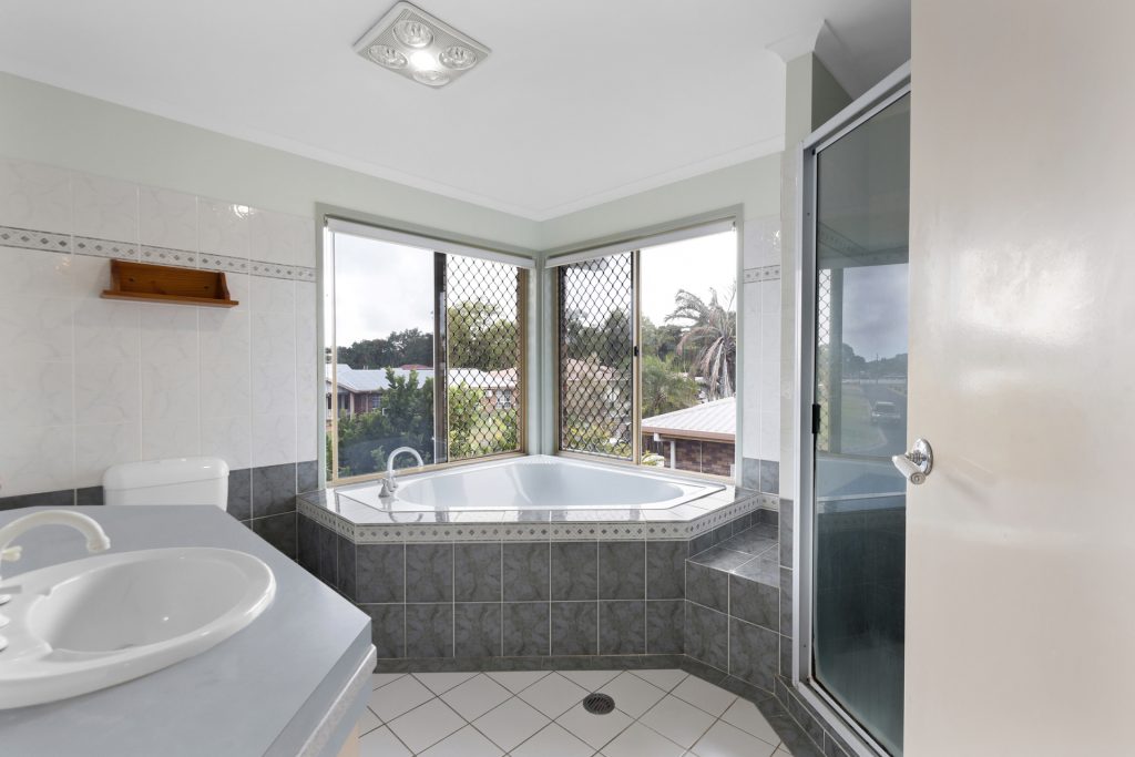 24 Cambridge Avenue, Andergrove, QLD 4740 AUS