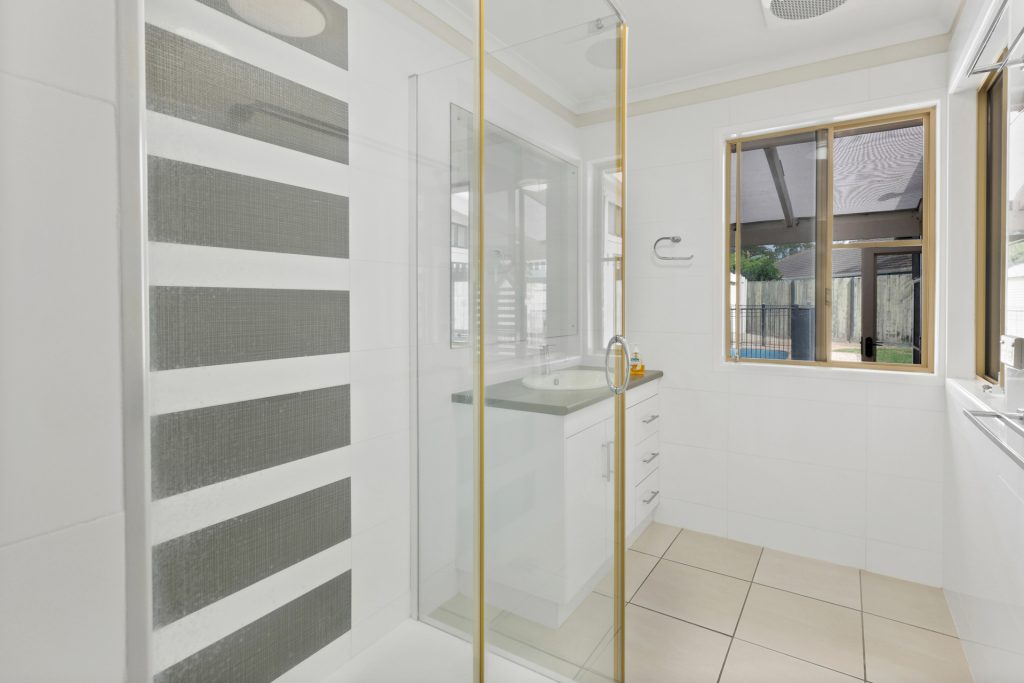 24 Cambridge Avenue, Andergrove, QLD 4740 AUS