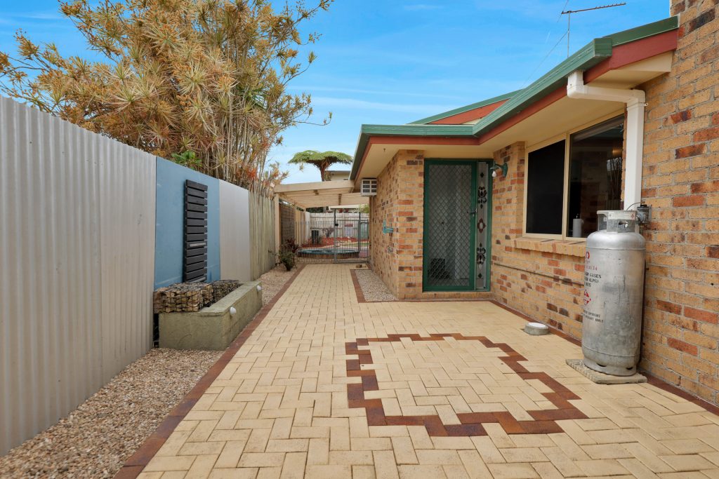 24 Cambridge Avenue, Andergrove, QLD 4740 AUS