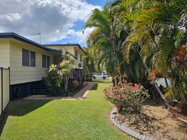 24 Middle Crescent, Dysart, QLD 4745 AUS