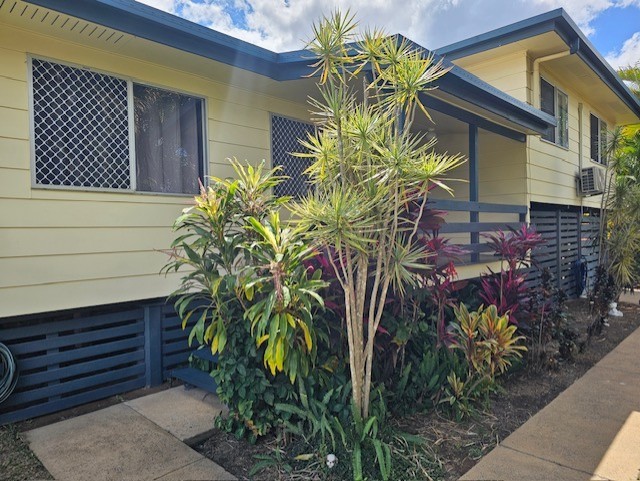 24 Middle Crescent, Dysart, QLD 4745 AUS