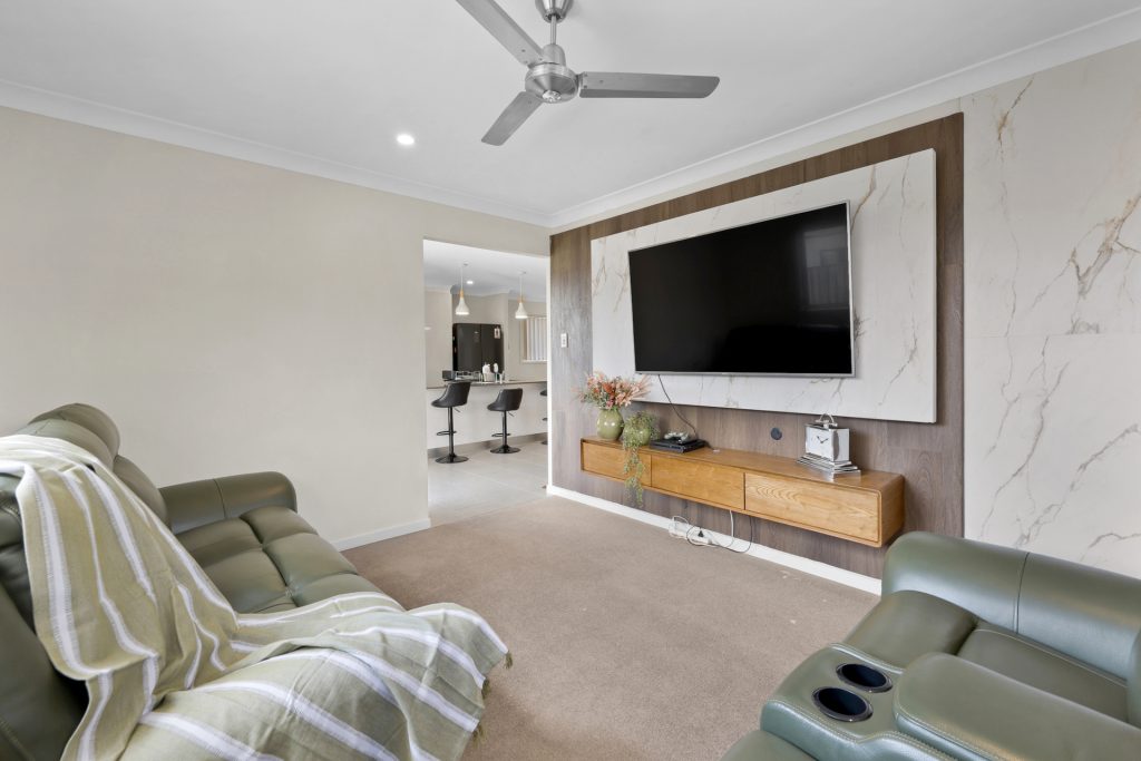 18 Knot Court, Bucasia, QLD 4750 AUS