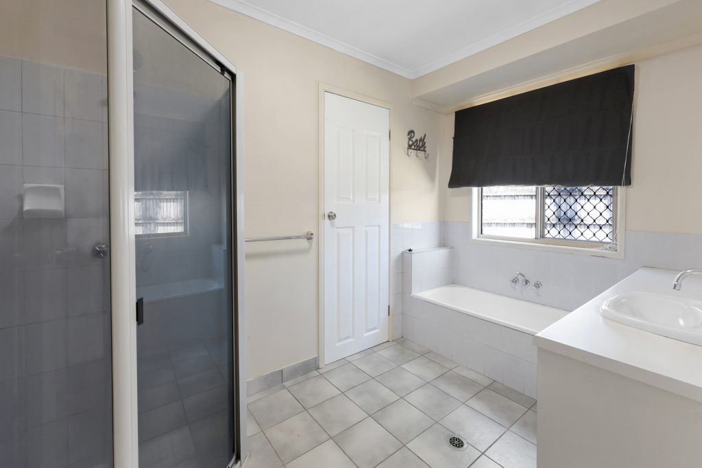 15 Charles Court, Andergrove, QLD 4740 AUS