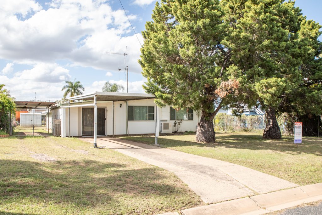 11 Middle Crescent, Dysart, QLD 4745 AUS