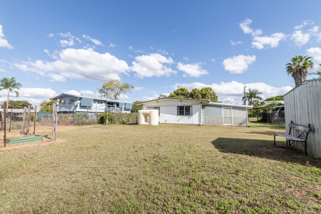 11 Middle Crescent, Dysart, QLD 4745 AUS