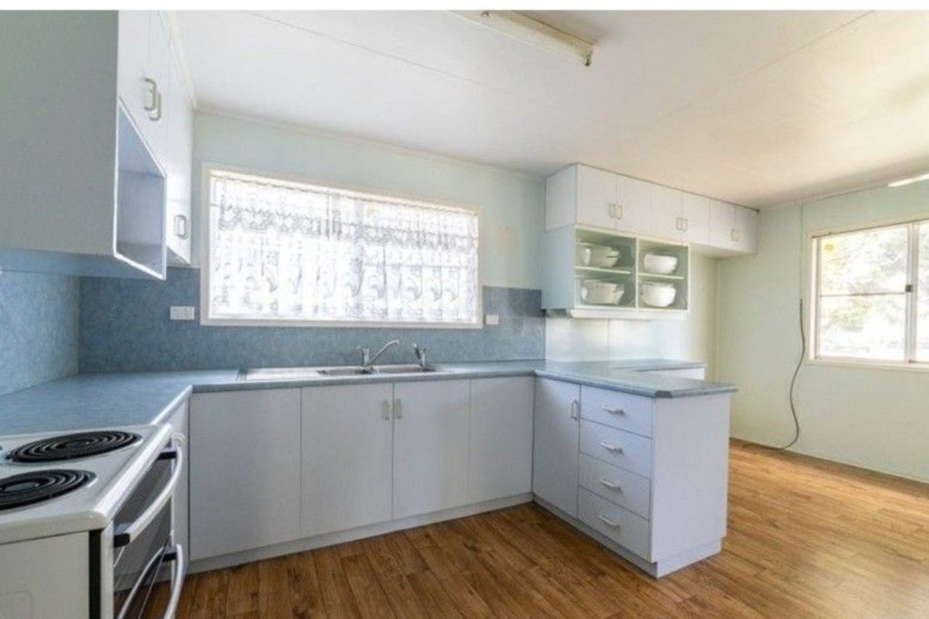 11 Middle Crescent, Dysart, QLD 4745 AUS