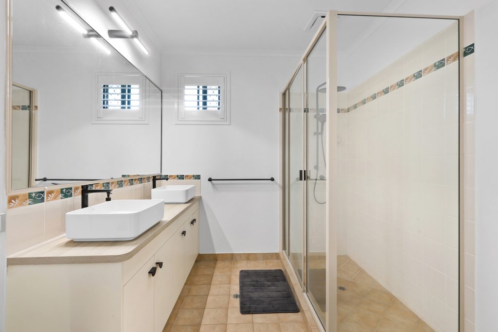 27 Peninsula Drive, Hay Point, QLD 4740 AUS