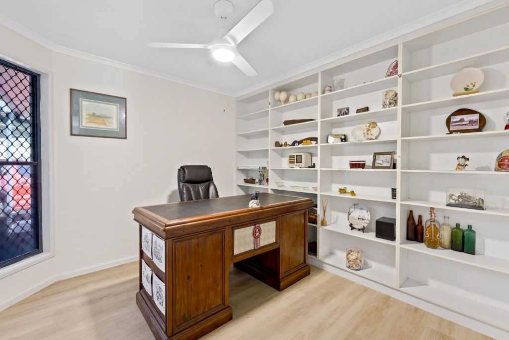 27 Peninsula Drive, Hay Point, QLD 4740 AUS