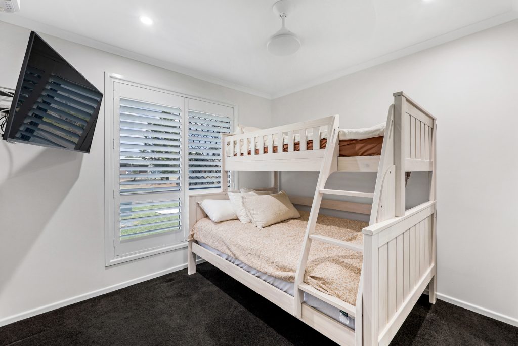 27 Peninsula Drive, Hay Point, QLD 4740 AUS