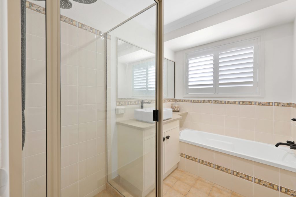 27 Peninsula Drive, Hay Point, QLD 4740 AUS