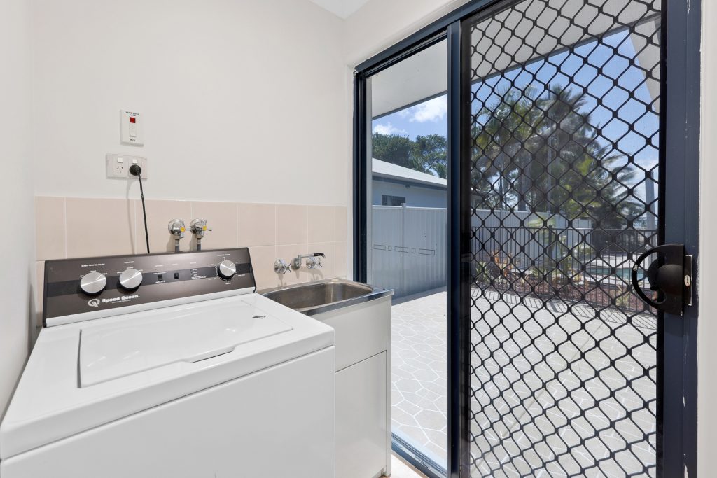 27 Peninsula Drive, Hay Point, QLD 4740 AUS