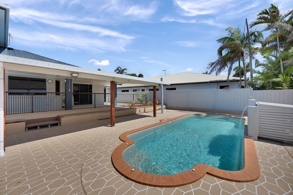 27 Peninsula Drive, Hay Point, QLD 4740 AUS