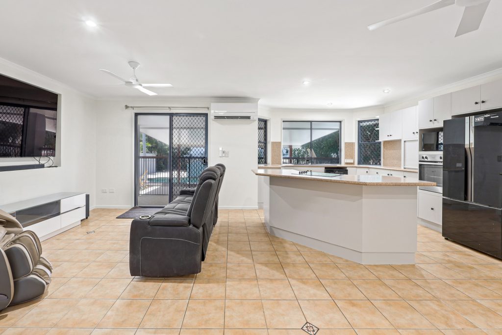 27 Peninsula Drive, Hay Point, QLD 4740 AUS